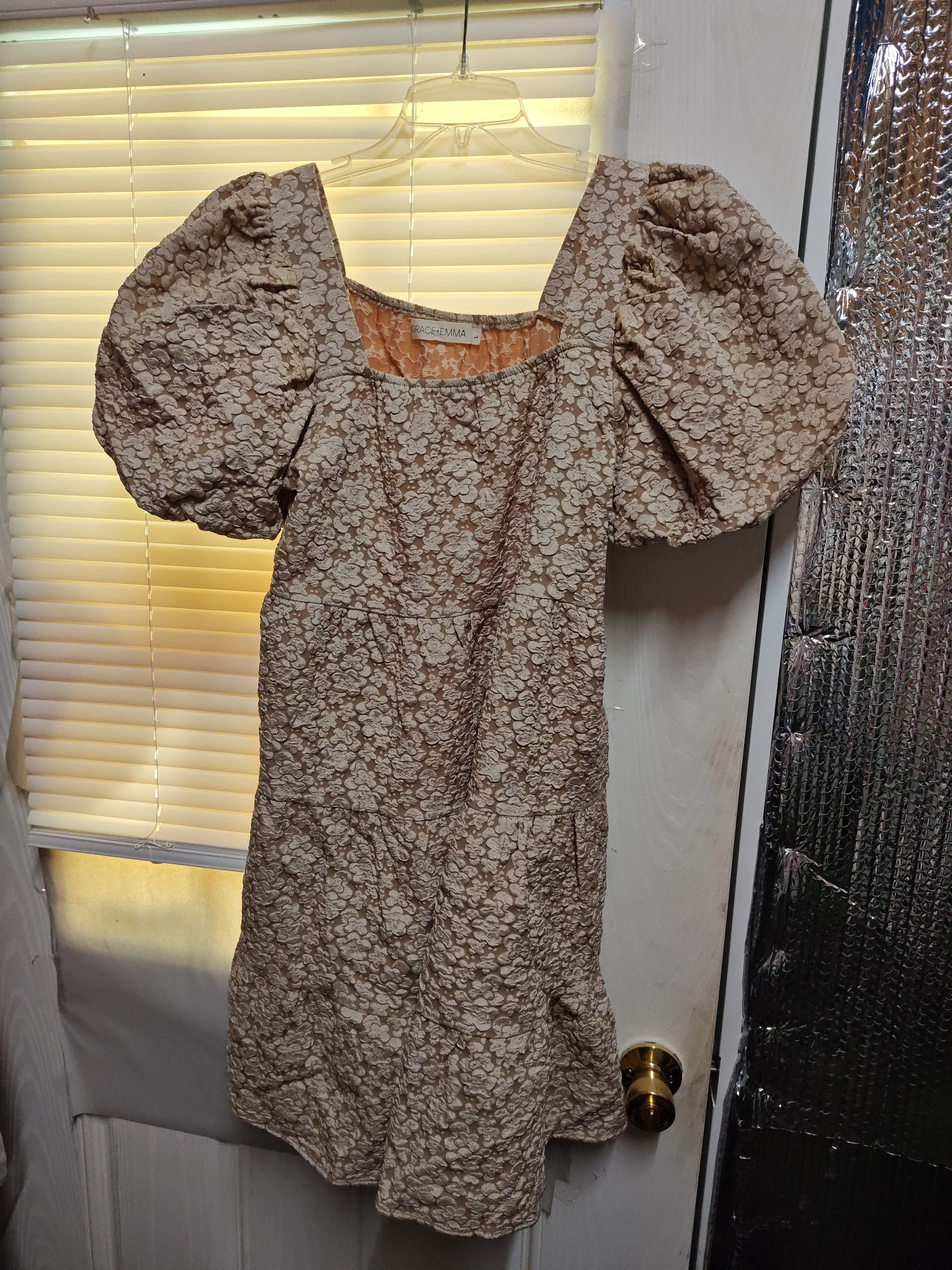 Textured Beige Floral Puff-Sleeve Mini Dress